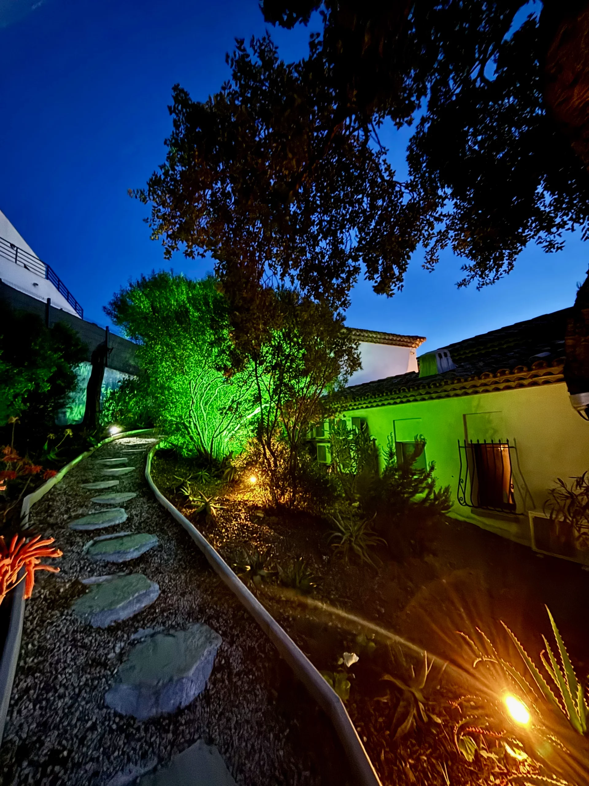 Allée le soir des gîtes HomeStay Bormes-les-Mimosas