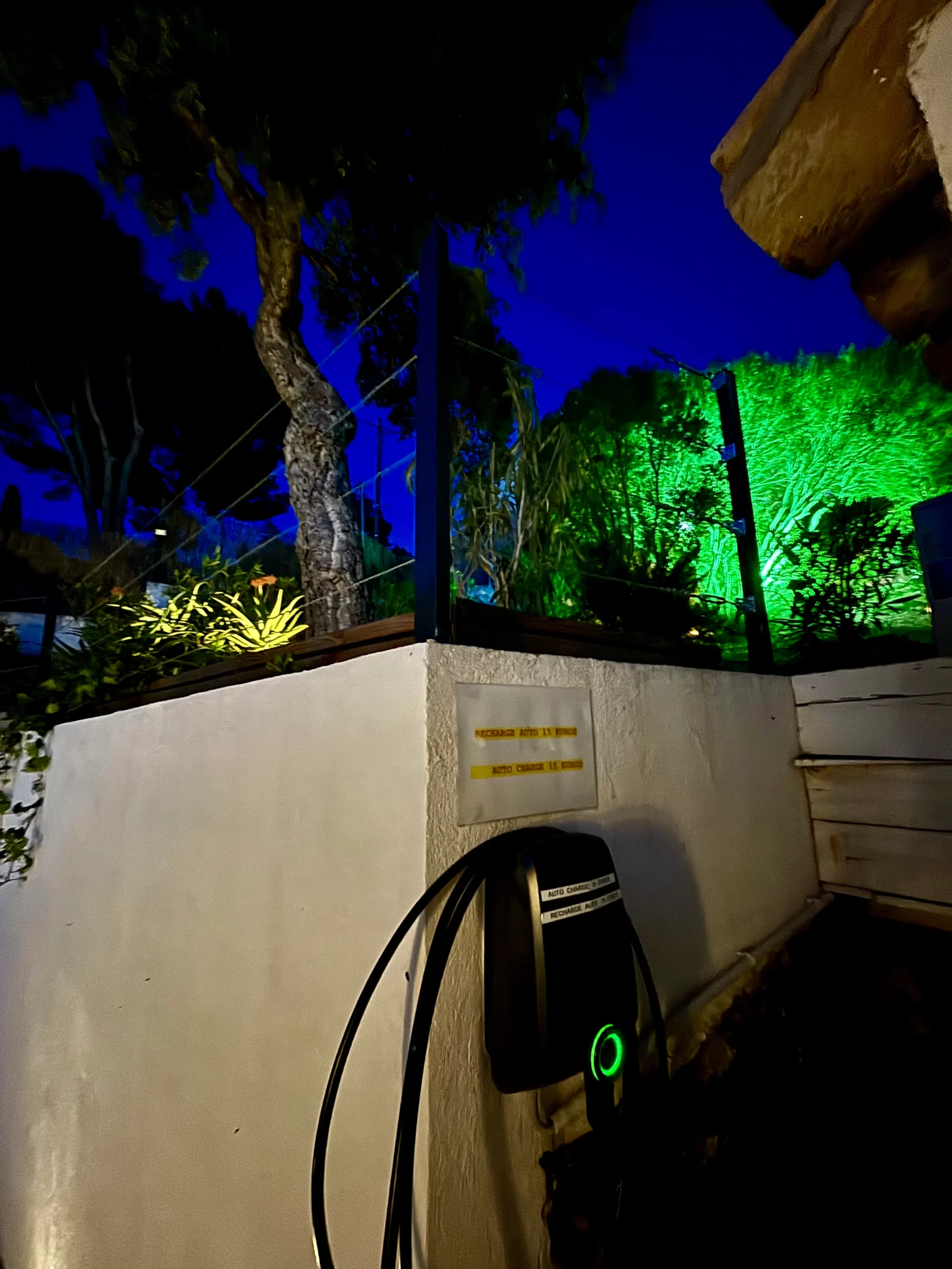 Borne électrique des gîtes HomeStay Bormes-les-Mimosas